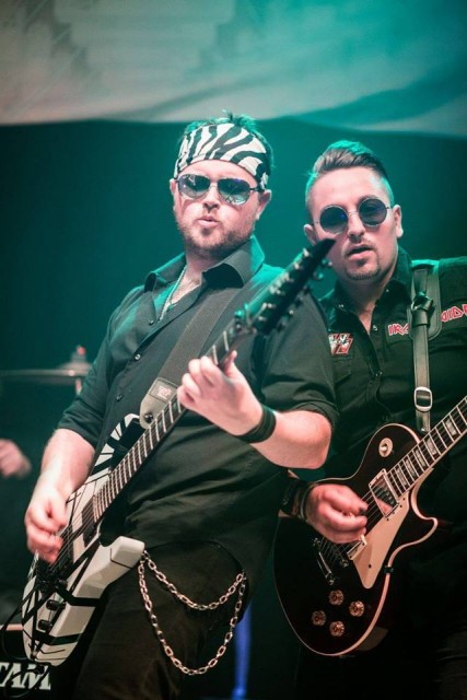 JJJ-GuitarsInAction